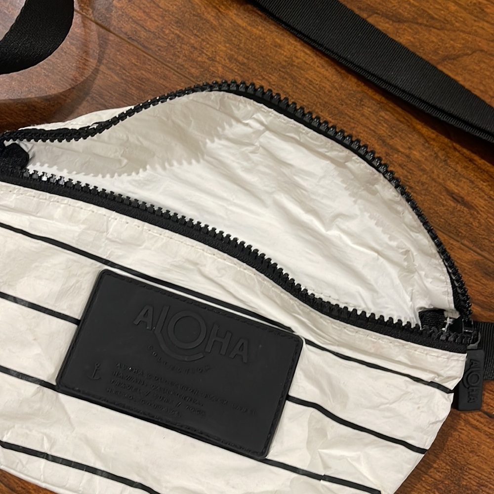 ALOHAS White and Black Men's Bag - Picture 2 of 5
